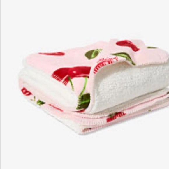 PINK Victoria's Secret Other - Pink vs cherrie Sherpa blanket